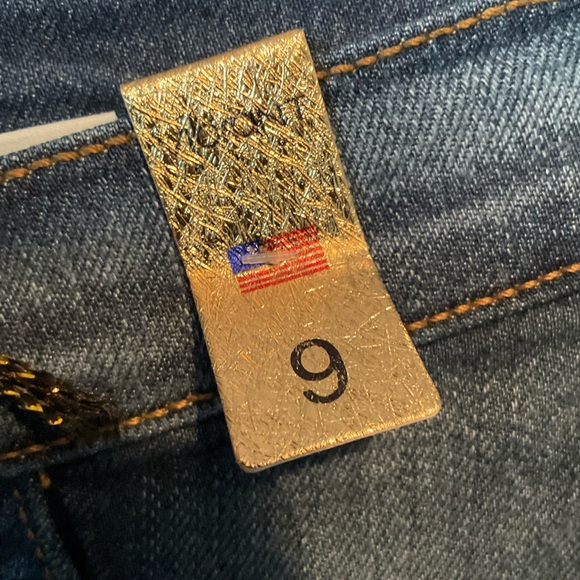 Vibrant M.I.U. Size 9 jeans w/stretch and frayed bottoms - Picture 6 of 6